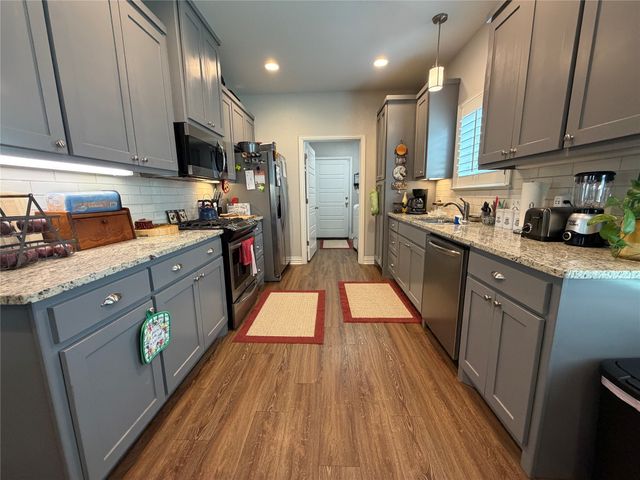102 N McKown Avenue N, Sherman, TX 75092