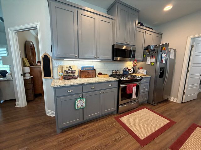 102 N McKown Avenue N, Sherman, TX 75092