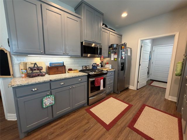 102 N McKown Avenue N, Sherman, TX 75092