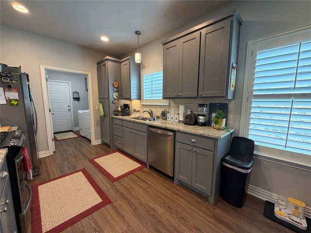 102 N McKown Avenue N, Sherman, TX 75092