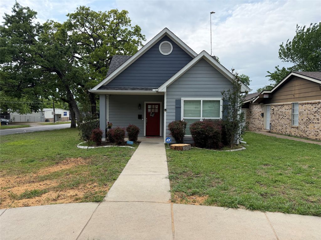102 N McKown Avenue N, Sherman, TX 75092