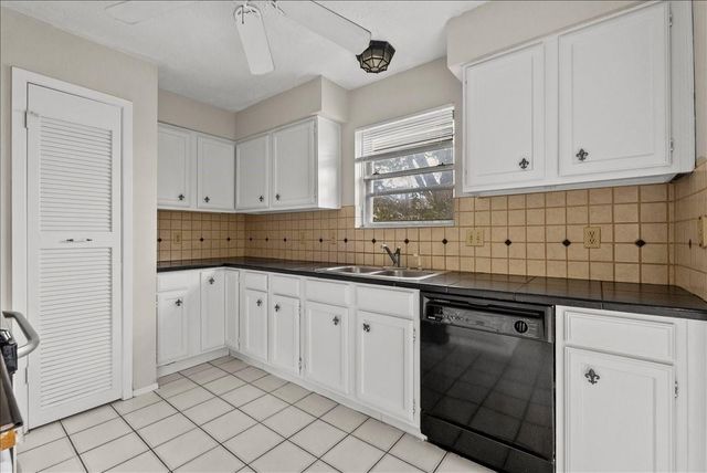 2823 Forest Point Drive, League City, TX 77573