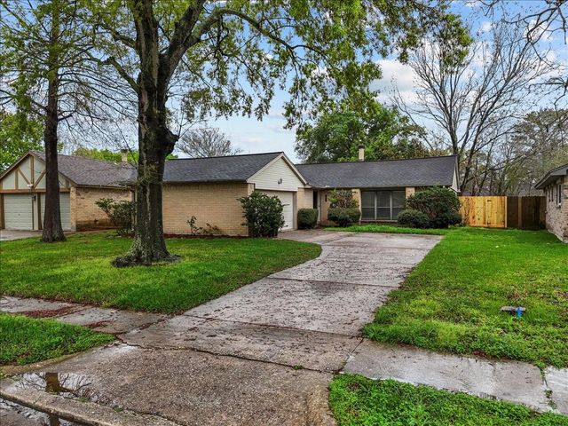 2823 Forest Point Drive, League City, TX 77573