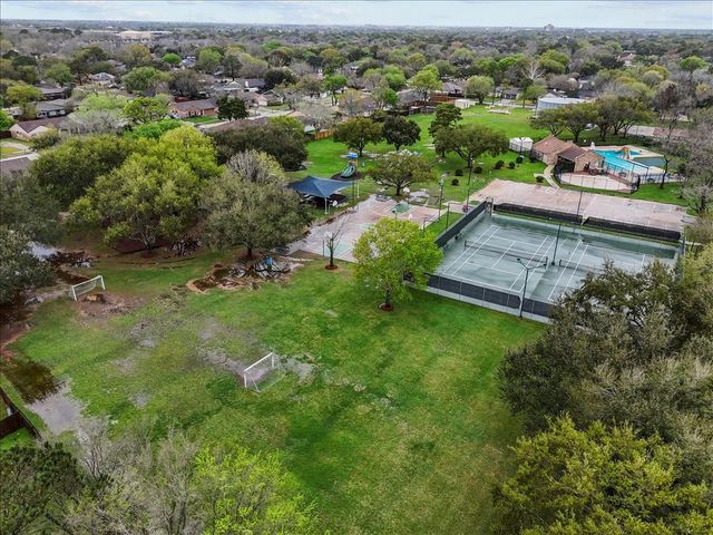 2823 Forest Point Drive, League City, TX 77573