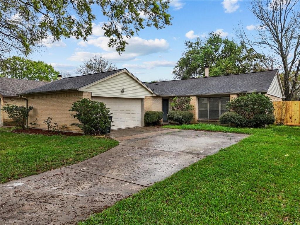 2823 Forest Point Drive, League City, TX 77573