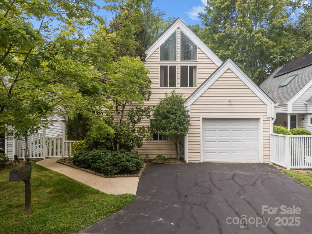 11 Stuart Circle, Asheville, NC 28804