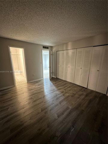 7160 NW 179th St 309, Hialeah, FL 33015