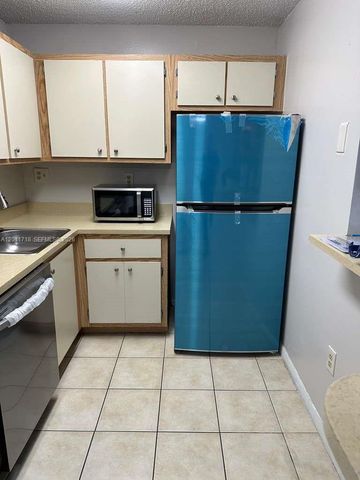 7160 NW 179th St 309, Hialeah, FL 33015