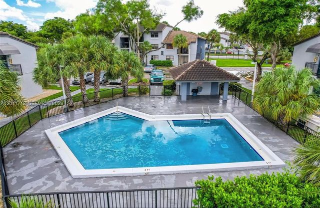 7160 NW 179th St 309, Hialeah, FL 33015