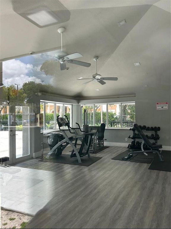 7160 NW 179th St 309, Hialeah, FL 33015