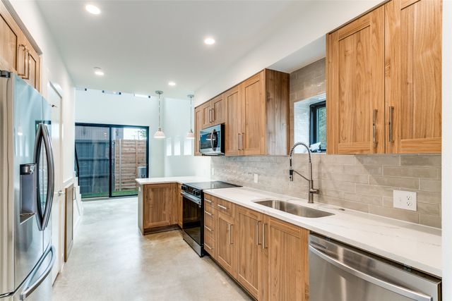 4715 Live Oak Street 104, Dallas, TX 75204