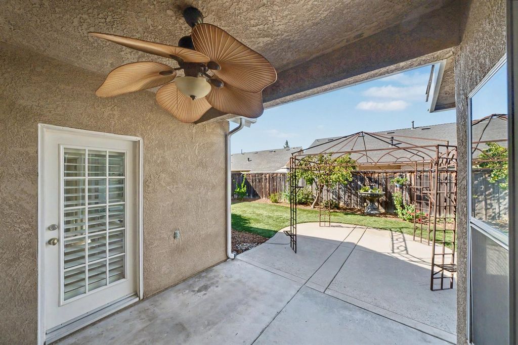 Image 16 of property listing at 2890 E Jon Drive, Fresno, CA 93720
