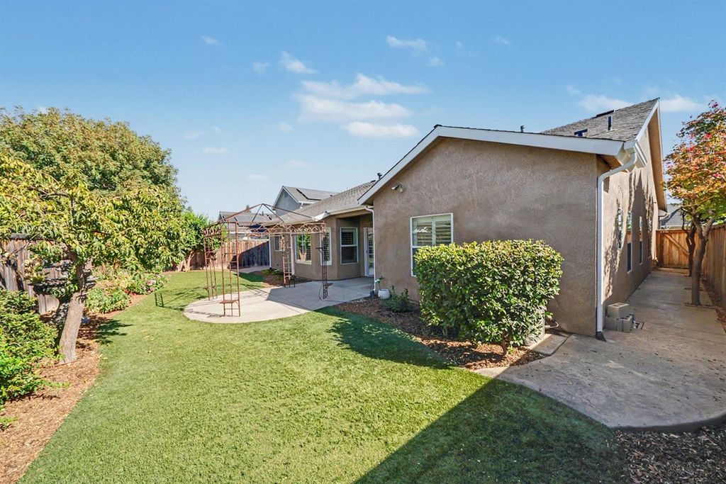 Image 18 of property listing at 2890 E Jon Drive, Fresno, CA 93720
