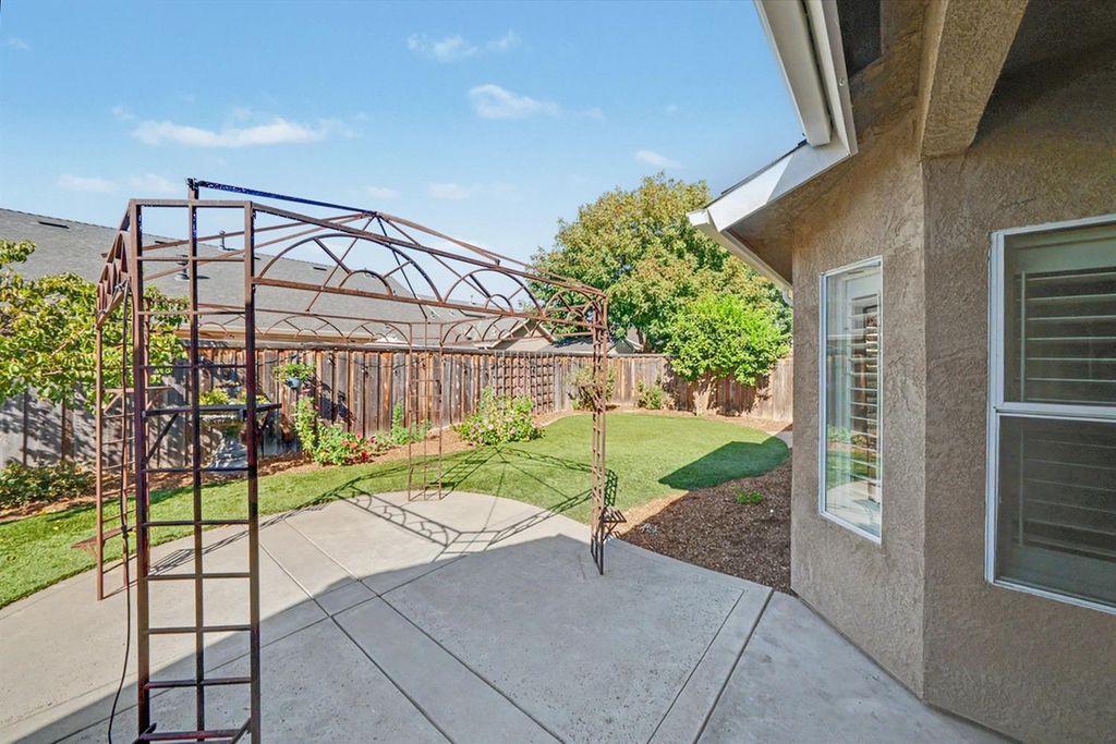 Image 30 of property listing at 2890 E Jon Drive, Fresno, CA 93720