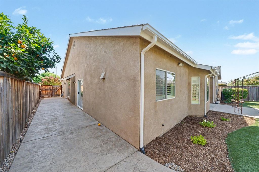 Image 32 of property listing at 2890 E Jon Drive, Fresno, CA 93720