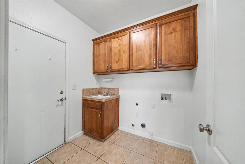 Image 33 of property listing at 2890 E Jon Drive, Fresno, CA 93720