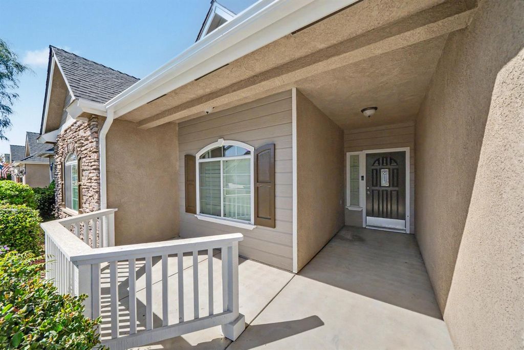 Image 4 of property listing at 2890 E Jon Drive, Fresno, CA 93720