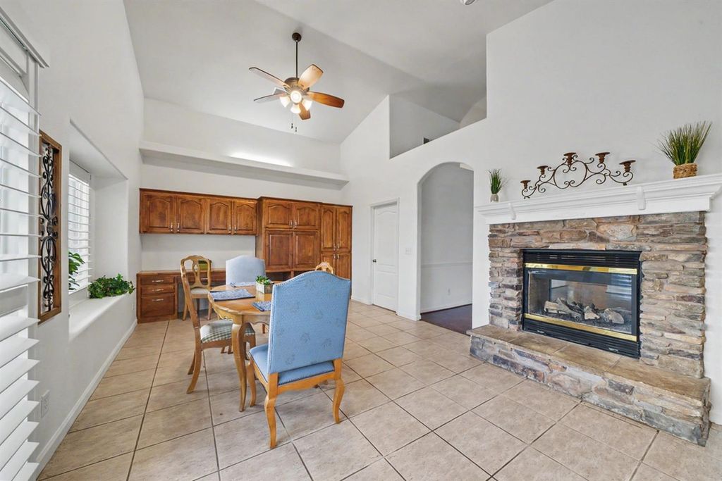 Image 7 of property listing at 2890 E Jon Drive, Fresno, CA 93720