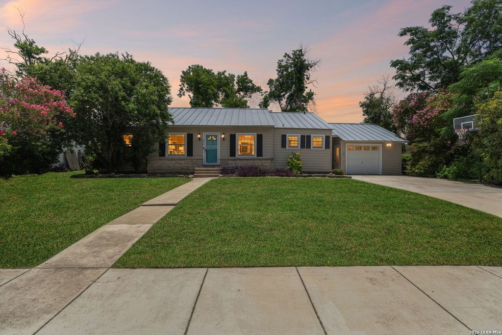 218 LARKWOOD DR, San Antonio, TX 78209