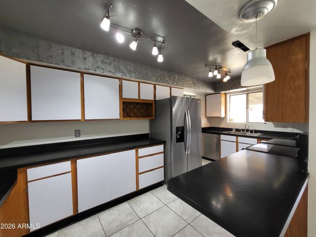 3812 W BARBARA Avenue, Phoenix, AZ 85051