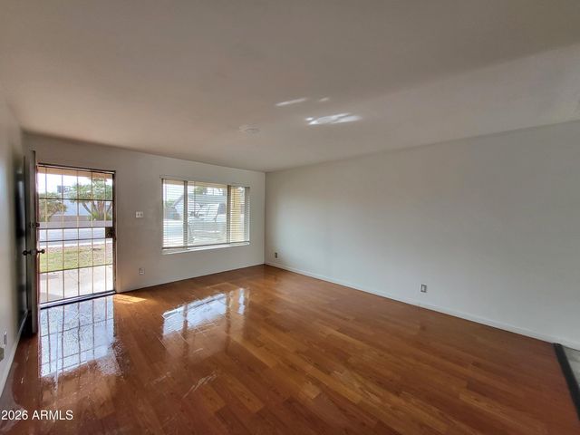 3812 W BARBARA Avenue, Phoenix, AZ 85051