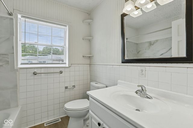 5670 W Mooresville Road, Indianapolis, IN 46221
