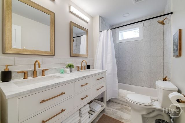 221 W Duffy Street, Savannah, GA 31401