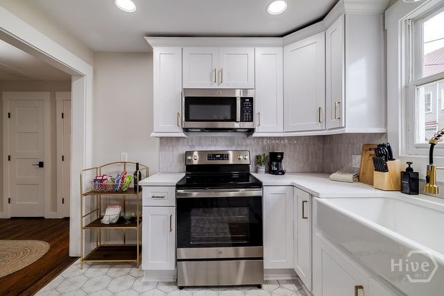 221 W Duffy Street, Savannah, GA 31401