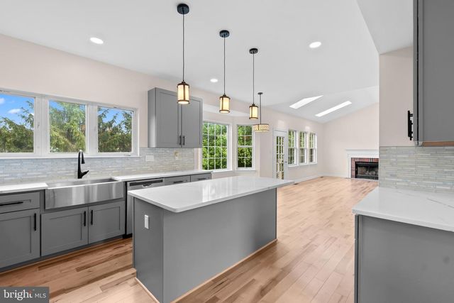 11405 CROWNWOOD LN, Rockville, MD 20850