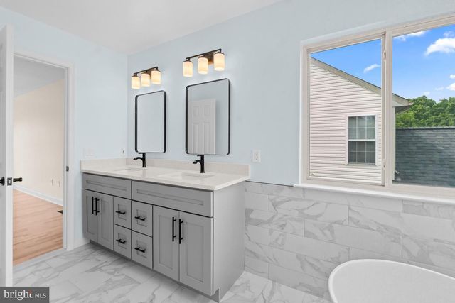 11405 CROWNWOOD LN, Rockville, MD 20850