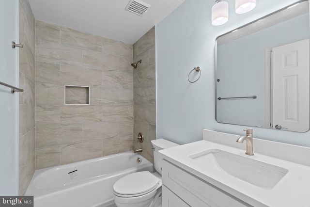 11405 CROWNWOOD LN, Rockville, MD 20850