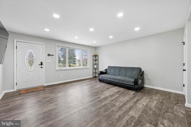 2 GINA DR, Middletown, DE 19709