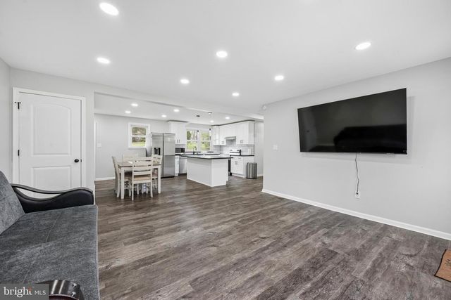 2 GINA DR, Middletown, DE 19709