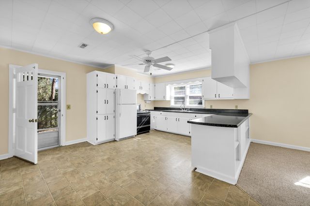 208 George Street, Walterboro, SC 29488