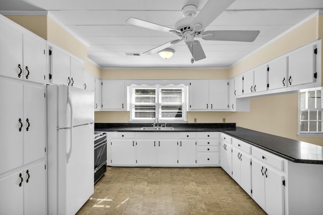 208 George Street, Walterboro, SC 29488