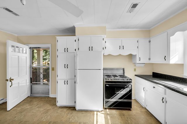 208 George Street, Walterboro, SC 29488