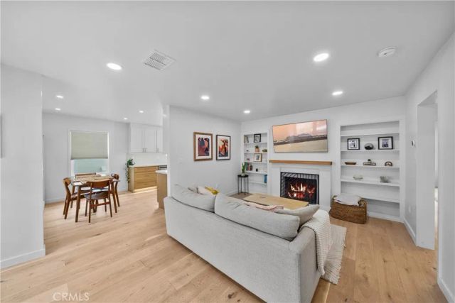 1006 E Ridgewood St, Long Beach, CA 90807