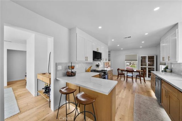 1006 E Ridgewood St, Long Beach, CA 90807