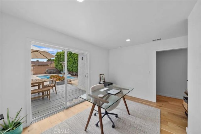 1006 E Ridgewood St, Long Beach, CA 90807