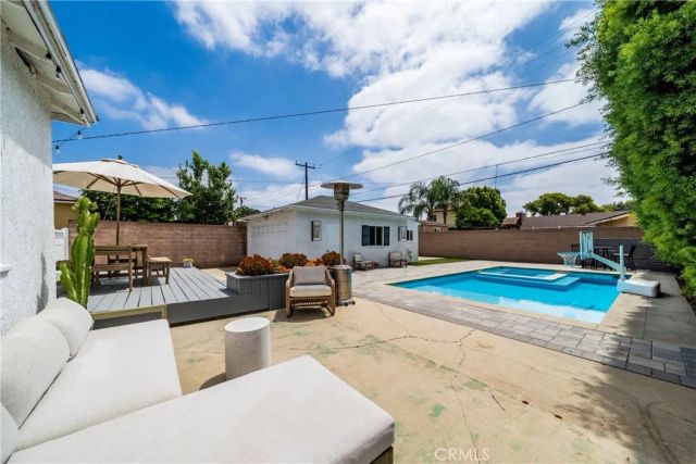 1006 E Ridgewood St, Long Beach, CA 90807
