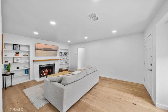 1006 E Ridgewood St, Long Beach, CA 90807