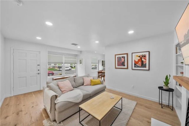 1006 E Ridgewood St, Long Beach, CA 90807