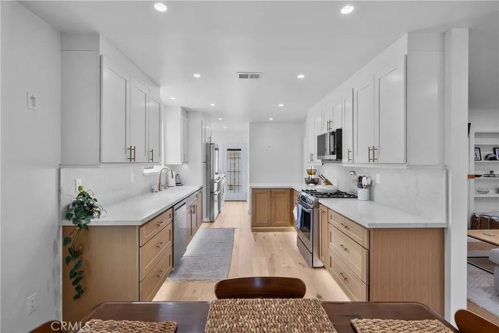 1006 E Ridgewood St, Long Beach, CA 90807