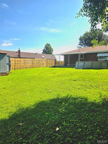 9945 Live Oak Court, Affton, MO 63123