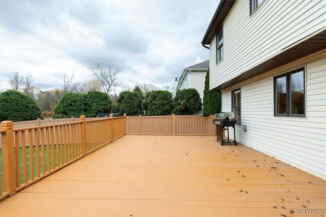 25 Cove Hollow, West Seneca, NY 14224