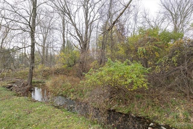 25 Cove Hollow, West Seneca, NY 14224