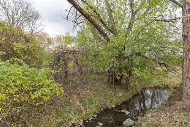 25 Cove Hollow, West Seneca, NY 14224