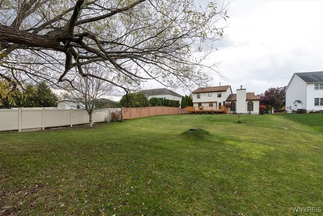 25 Cove Hollow, West Seneca, NY 14224