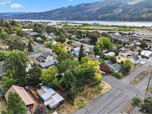 E Franklin St, Bingen, WA 98605