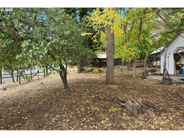 E Franklin St, Bingen, WA 98605